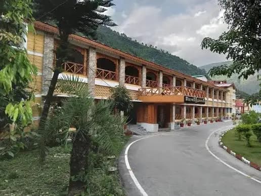 जोशियाड़ा: यमुनोत्री विधायक ने जिला योजना संशोधन के आश्वासन पर धरना समाप्त किया