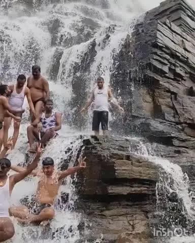 दरभा: शनिवार को तीरथगढ़ जलप्रपात में पर्यटकों की भारी भीड़ उमड़ी, मानसूनी खूबसूरती देखने पहुंचे सैलानी