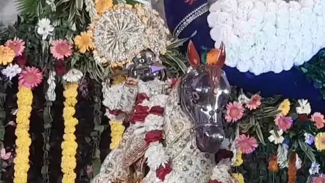 मथुरा: मथुरा में धूमधाम से संपन्न हुआ बाबा जाहरवीर का छड़ी मेला, मशहूर गायक रामावतार शर्मा के भजनों पर झूमे श्रद्धालु