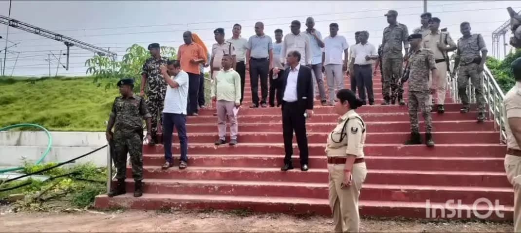 लखीसराय: श्रावणी मेला को लेकर डीएम-एसपी ने नगर थाना क्षेत्र के अशोकधाम का किया निरीक्षण
