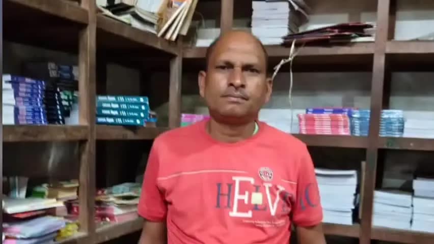 इटावा: कोतवाली क्षेत्र के यमुना तलहटी में 48 वर्षीय व्यक्ति का शव फंदे से लटका मिला, स्वजन में मचा कोहराम