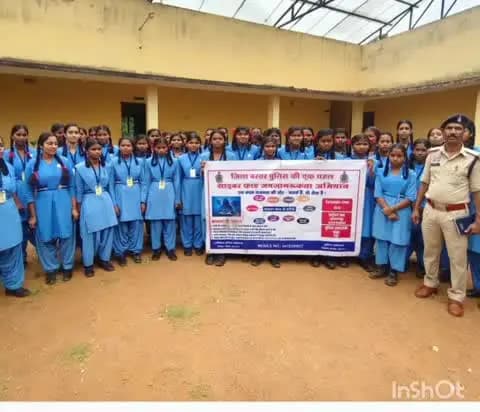 भानपुरी: बालेंगा में बस्तर पुलिस का जागरूकता अभियान, स्कूली बच्चों को साइबर ठगी, नशा मुक्ति और यातायात नियमों की दी जानकारी