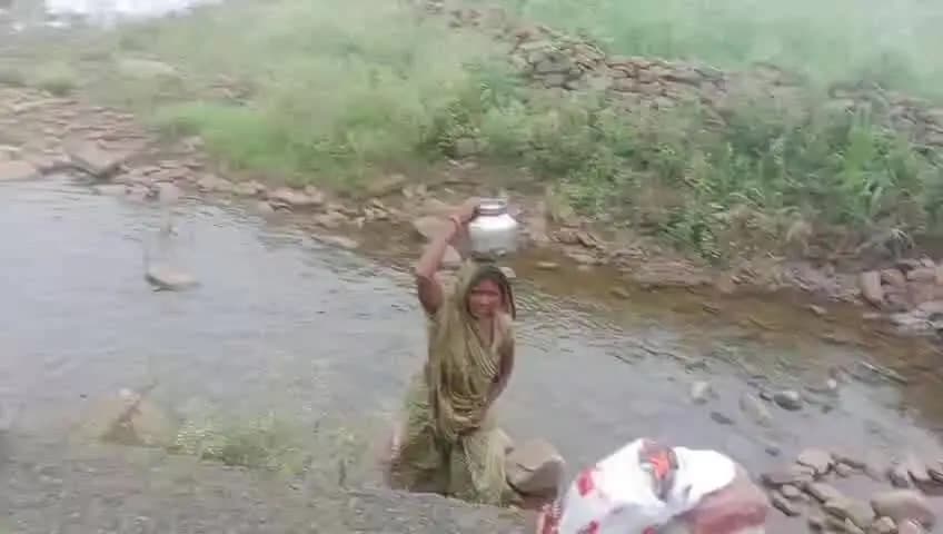 कोलारस: छीपोल में 80 घरों की बस्ती 5 दिन से नाले का पानी पीने को मजबूर, वायरल हुआ वीडियो