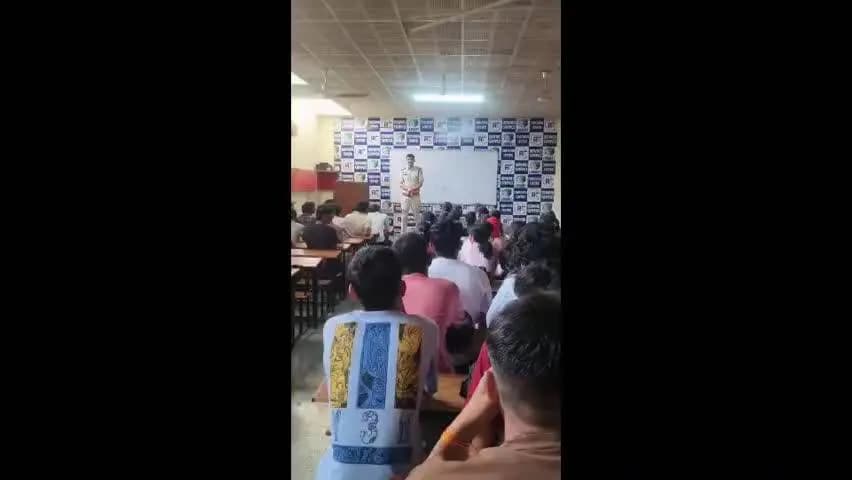 रेवाड़ी: पुलिस का साइबर जागरूकता अभियान जारी, रेवाड़ी कैंपस कोचिंग सेंटर में छात्रों को साइबर अपराधों के प्रति किया जागरूक