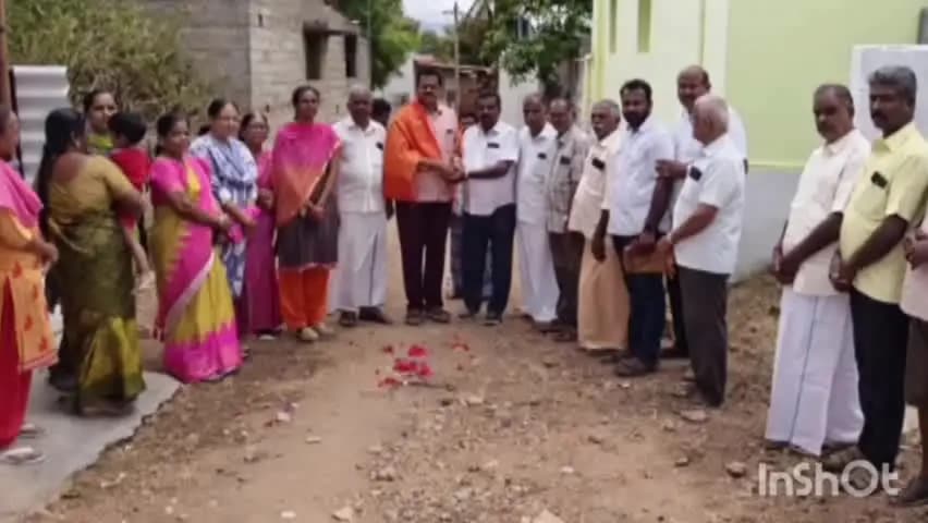 மேட்டுப்பாளையம்: கூடலூர் நகராட்சி காந்திநகர் பகுதியில் 4 லட்சம் ரூபாய் மதிப்பீட்டில் காங்கிரீட் சாலை அமைக்க பூமி பூஜை நடைபெற்றது