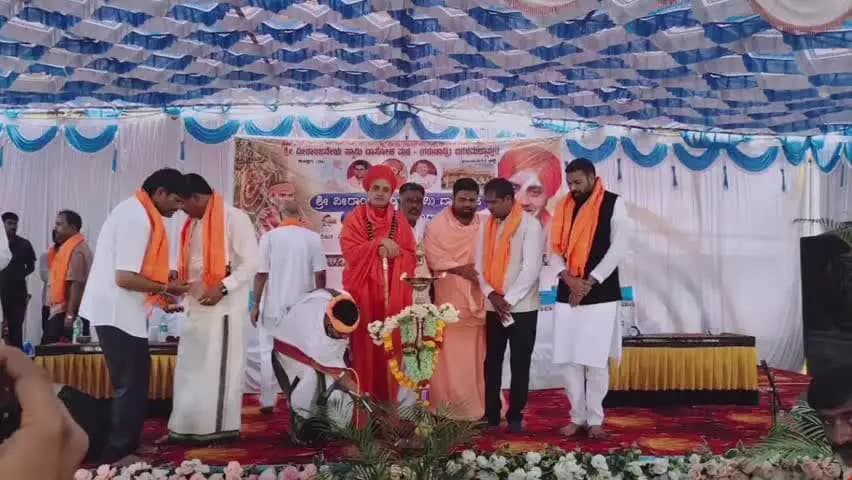 ಕೂಡ್ಲಿಗಿ: ಐಗಳಮಲ್ಲಾಪುರ ಗ್ರಾಮದಲ್ಲಿ ಶ್ರೀ ವೀರಾಂಜನೇಯ ಸ್ವಾಮಿ ದಾಸೋಹ ಮಠದಲ್ಲಿ ನೂತನ ದಾಸೋಹ ಭವನ ಉದ್ಘಾಟನಾ ಕಾರ್ಯಕ್ರಮ