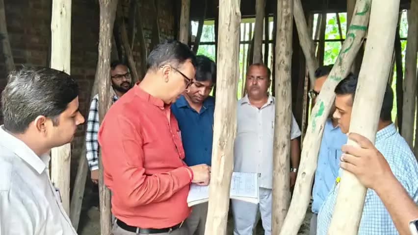 रामपुर: सीडीओ ने उत्सव भवनों के निर्माण में गुणवत्ता और समयबद्धता के लिए निरीक्षण कर दिए निर्देश