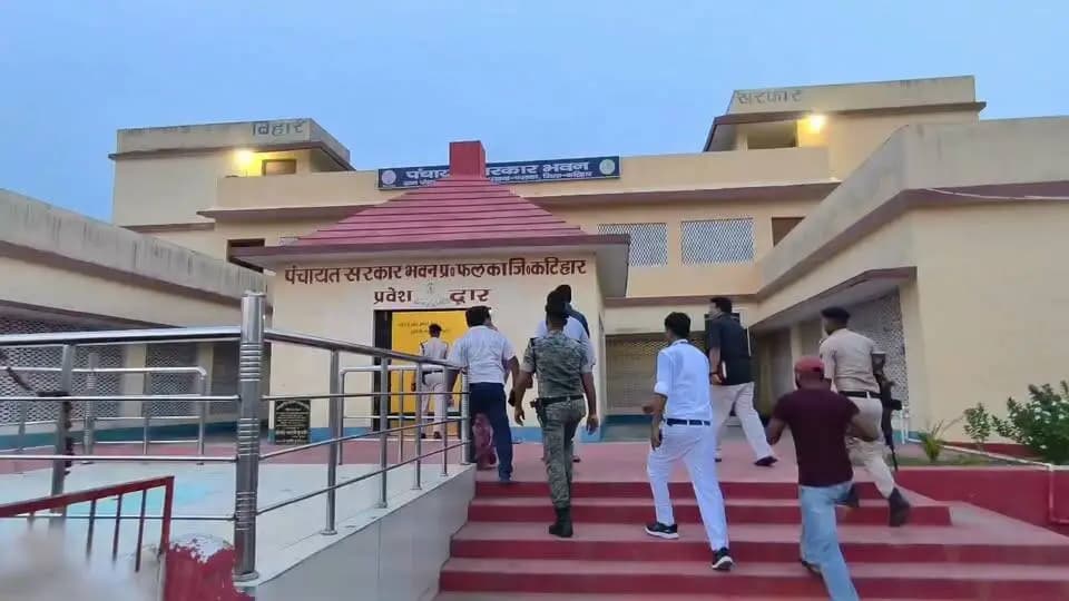 जिला पदाधिकारी कटिहार आशुतोष द्विवेदी फलका प्रखंड के हथवाड़ा पंचायत में संध्या चौपाल में शिरकत करने पहुंचे।
Information & Public Relations Department, Government of Bihar #katihar