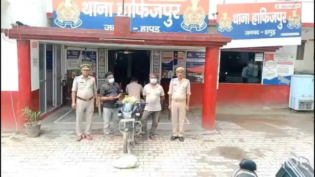 धौलाना: गांव उबारपुर नाले के पास से पुलिस ने किसानों की ट्यूबेलो को निशाना बनाने वाले 2 चोरों को गिरफ्तार किया, कॉपर बाइक व चाकू बरामद