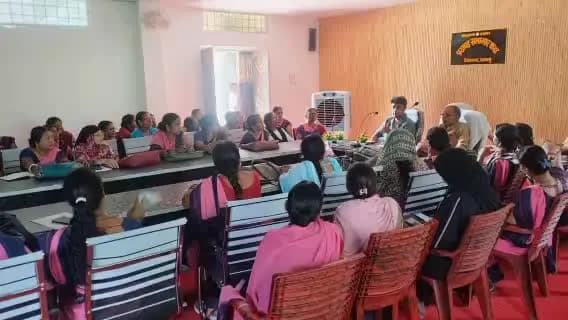 हैदरनगर: हैदरनगर प्रखंड सभागार में मतदाता सूची के दावा-आपत्ति निस्तारण पर बैठक, बीएलओ को मिला प्रशिक्षण