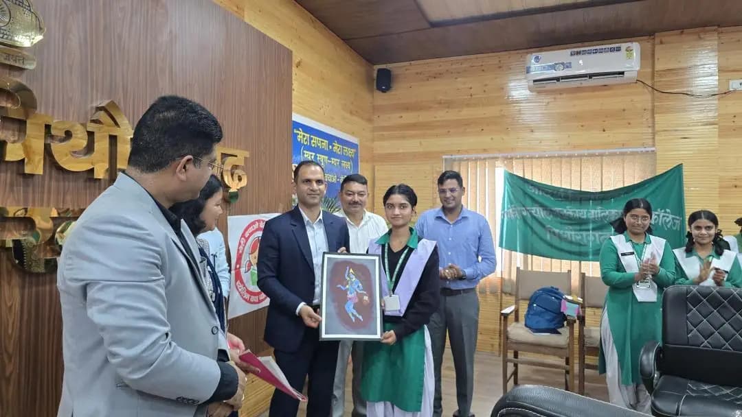 पिथौरागढ़ में ‘मेरा सपना, मेरा लक्ष्य’ कार्यक्रम में बालिकाओं को करियर सलाह
