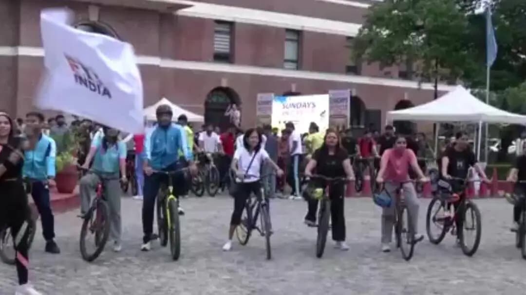 फिट इंडिया सन्डे ऑन साइकिल का मेजर ध्यानचंद नेशनल स्टेडियम में हुआ आयोजन