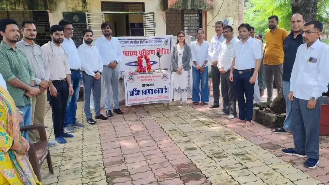 निवाड़ी: ओरछा सिविल न्यायालय में मेगा स्वास्थ्य परीक्षण शिविर का आयोजन