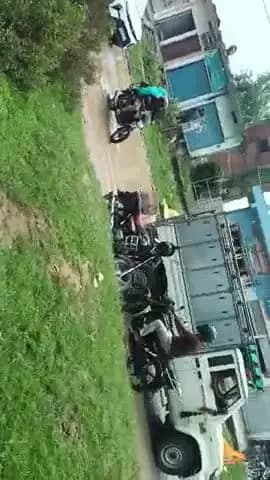 kudra ke petrol pump ke pass bhagava road mein yah hadsa hua Hai isase pahle bhi bahut hadsa ho chuka hai aisa main #@