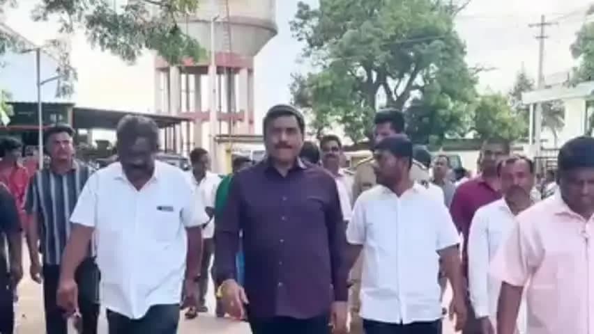 ಕೊಪ್ಪಳ: ಕಿನ್ನಾಳ ಗ್ರಾಮದಲ್ಲಿ ಆಟೋ ಚಾಲಕರಿಗೆ ತಲಾ ಮೂರು ಟೈರ್ ವಿತರಣೆ ಕಾರ್ಯಕ್ರಮಕ್ಕೆ ಚಾಲನೆ; ಶಾಸಕ ಗಾಲಿ ಜನಾರ್ಧನರಡ್ಡಿ