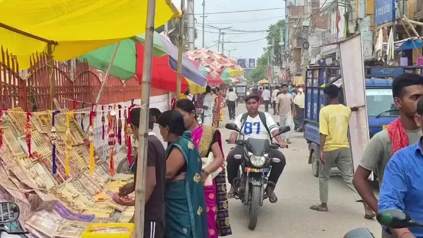 डेहरी: डेहरी की सड़कों पर अतिक्रमण, 40 फीट की सड़क सिमटकर रह गई 10 फीट