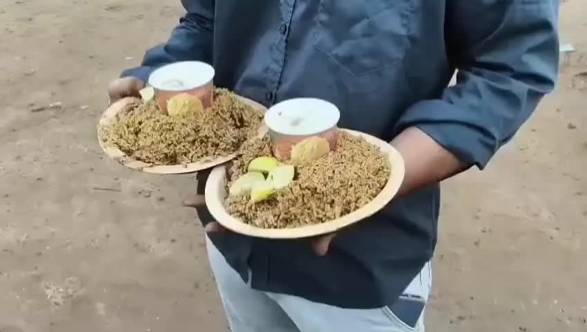 ಹೊಸಕೋಟೆ: ಹೊಸಕೋಟೆಯಲ್ಲಿ ಮುಂಜಾನೆ 4 ಗಂಟೆಗೆ ಬಿರಿಯಾನಿ ಸೆಂಟರ್ ಓಪನ್ : ಬಿರಿಯಾನಿಗಾಗಿ ಮುಗಿಬಿದ್ದ ಯುವಕ,ಯುವತಿಯರು