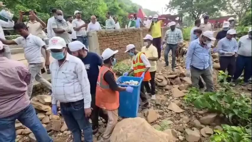 तिलौथू: मां तुतला भवानी ईको पर्यटन स्थल पर विशेष स्वच्छता अभियान चलाया गया
