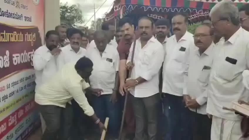 ಮದ್ದೂರು: ಗುಡಿಗೆರೆಯಲ್ಲಿ ರಸ್ತೆ ಹಾಗೂ ಸೇತುವೆ ಅಭಿವೃದ್ಧಿ ಕಾಮಗಾರಿಗೆ ಭೂಮಿ ಪೂಜೆ ನೆರವೇರಿಸಿದ ಶಾಸಕ ಕೆಎಂ ಉದಯ್