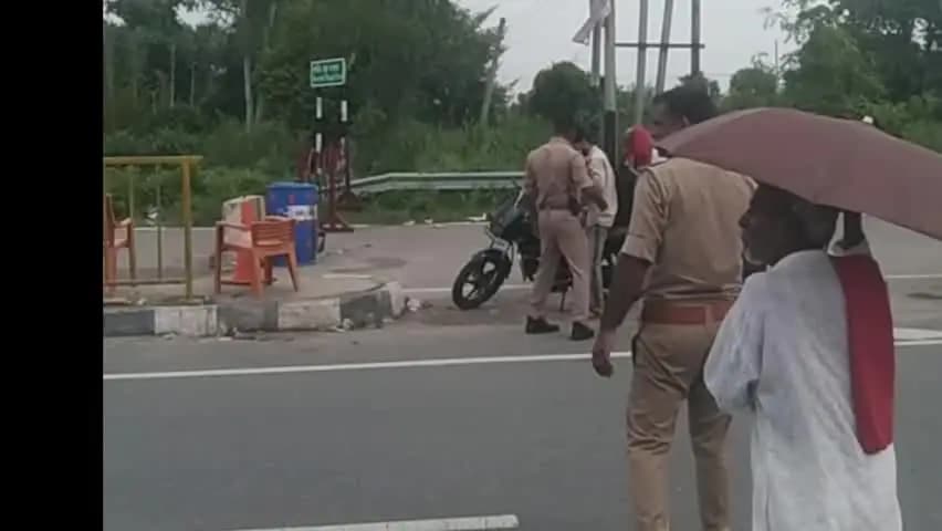 अमरोहा: रजबपुर में हाईवे बाईपास पर दो बाइकों की आपस में भिड़ंत, एक की हालत गंभीर