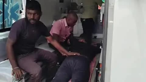 అనంతపురం అర్బన్: ముద్దలాపురం వద్ద జరుగుతున్న హై టెన్షన్ విద్యుత్ లైన్ల పనులలో ప్రమాదవశాత్తు జారి పడి కార్మికుడికి గాయాలు