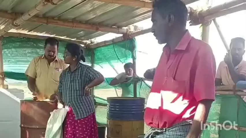 ஆண்டிப்பட்டி: வைகை அணையில் தொடரும் சர்ச்சை -
பொதுமக்களுக்கு மீன் தர மறுப்பதாகப் புகார்