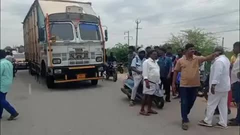 శ్రీకాళహస్తి: రేణిగుంట సమీపంలో రోడ్డు ప్రమాదం, పలువురికి తీవ్రగాయాలు