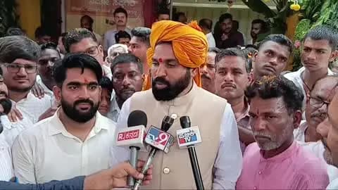 ಗುಳೇದಗುಡ್ಡ: ಭ್ರಷ್ಟರಿಗೆ ಪ್ರೋತ್ಸಾಹಿಸುವುದು ಕಾಂಗ್ರೆಸ್ ಸರಕಾರದ ಸಂಪ್ರದಾಯ : ಪಟ್ಟಣದಲ್ಲಿ ಕಾಂಗ್ರೆಸ್ ವಿರುದ್ಧ ವಾಗ್ದಾಡಿ ನಡೆಸಿದ ಮಾಜಿ ಸಚಿವ ಬಿ.ರಾಮುಲ
