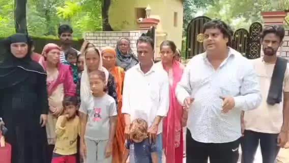 चैनपुर: शाहपुर में घर तोड़े जाने का आरोप, 20-25 परिवारों ने एसपी व भाकपा जिला सचिव से सुरक्षा की गुहार लगाई
