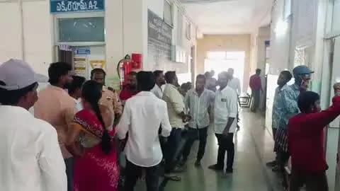 గుంతకల్లు: గుత్తి మండలం ధర్మాపురం గ్రామ శివారులో రెండు ద్విచక్రవాహనాలు ఎదురెదురుగా ఢీ: ఇద్దరికి గాయాలు