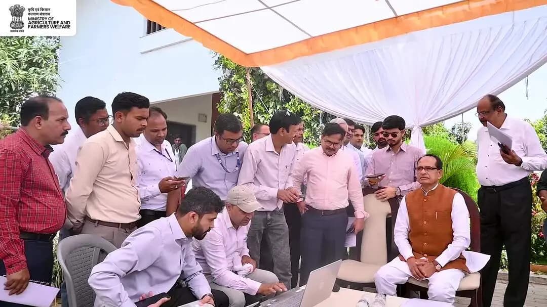 आपका खेत। आपकी पहचान। आपका डिजिटल भविष्य।
भारत के किसान डिजिटल कृषि और आत्मनिर्भरता की ओर बढ़ते भारत की सतत यात्रा