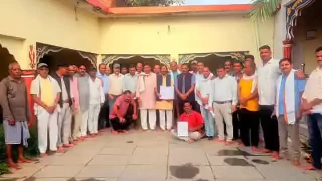 मुंगेली: लोरमी विधानसभा क्षेत्र में बढ़ते बिजली बिलों को लेकर कांग्रेस ने की बैठक
