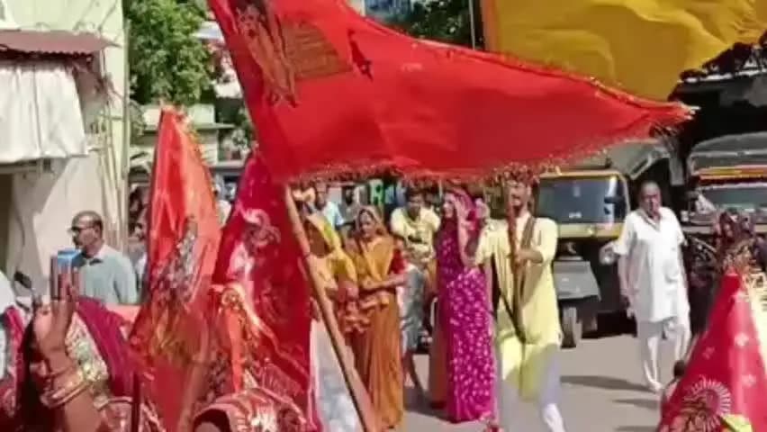 चिड़ावा: चिड़ावा में निकली भव्य निशान यात्रा, शहर भक्ति के रंग में रंगा