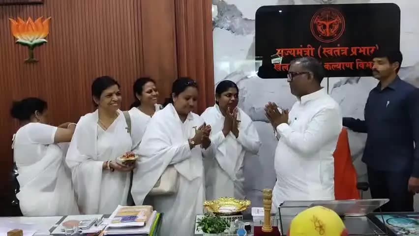 जौनपुर: ब्रह्माकुमारी बहनों ने राज्यमंत्री को बांधा रक्षा सूत्र
