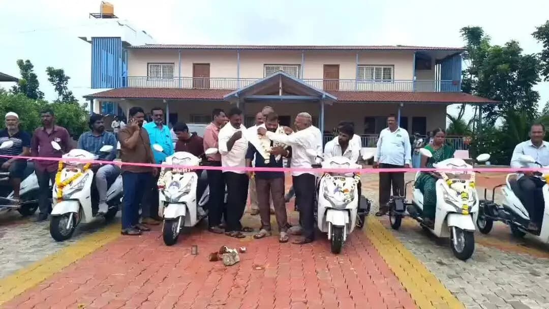 ರಾಯಬಾಗ: ಕುಡಚಿಯಲ್ಲಿ ವಿಶೇಷಚೇತನರಿಗೆ ತ್ರಿಚಕ್ರ ವಾಹನ ವಿತರಿಸಿದ ಶಾಸಕ ಮಹೇಂದ್ರ ತಮ್ಮಣ್ಣನವರ
