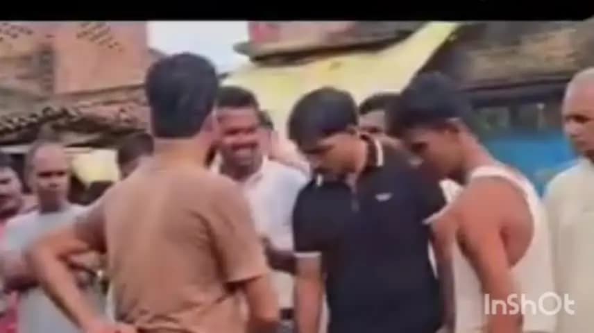 बरडीहा: बरडीहा में अतिक्रमण पर प्रशासनिक सख्ती, रास्ते की मापी कराकर लाल निशान लगाए गए और नोटिस जारी