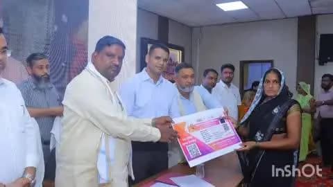 बलरामपुर: पीएम पोषण योजना के अंतर्गत रसोइयों ने सुना लाइव कार्यक्रम