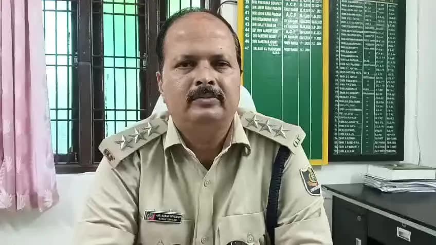ରାୟଗଡା: କୁମୁଟୁଲୁପେଟା ସେକ୍ସନ ଅନ୍ତର୍ଗତ ଡୋକୁଲୁଗୁଡ଼ା ଗ୍ରାମରେ ବନବିଭାଗ ପକ୍ଷରୁ ଚଢ଼ାଉ କରି ୩ ଲକ୍ଷ ଟଙ୍କାର କାଠ ଜବତ ନେଇ ରେଞ୍ଜରଙ୍କ ପ୍ରତିକ୍ରିୟ