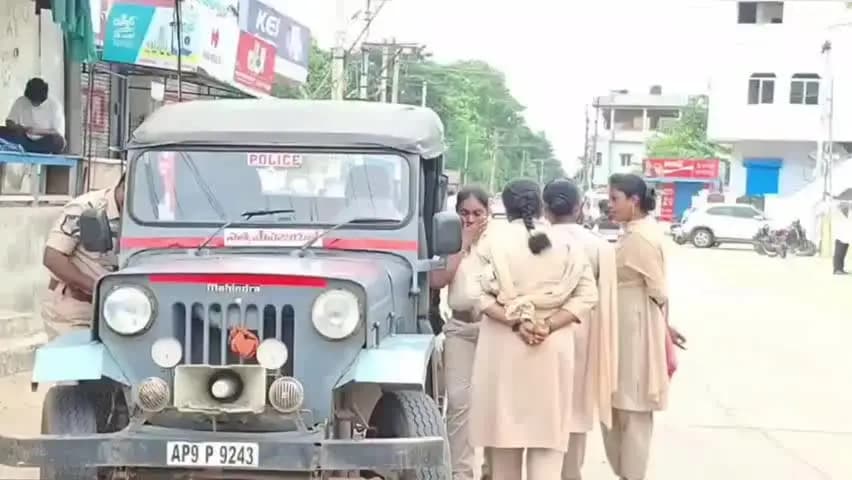తుని: తునిలో మాజీ మంత్రి దాడిశెట్టి రాజా నివాసం వద్ద హై అలర్ట్