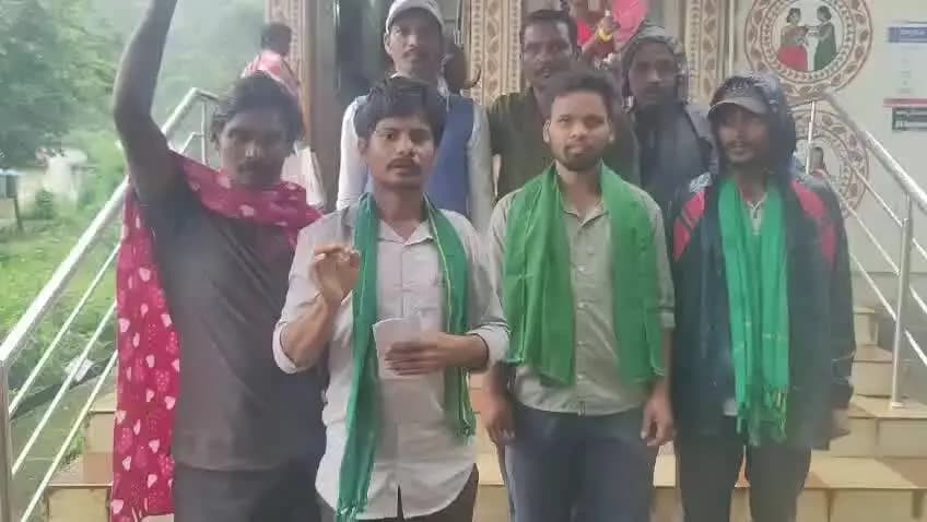 పాడేరు: గూడెం కొత్తవీధి మండలం ధారకొండ ప్రాథమిక ఆరోగ్య కేంద్రంలో ఉన్న సమస్యల పరిష్కారానికి అధికారులు చొరవ చూపాలి