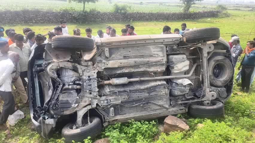 शाहबाद: समरानियां के पास NH-27 पर तेज रफ्तार कार हाईवे से नीचे गिरी, महिला समेत तीन लोग घायल