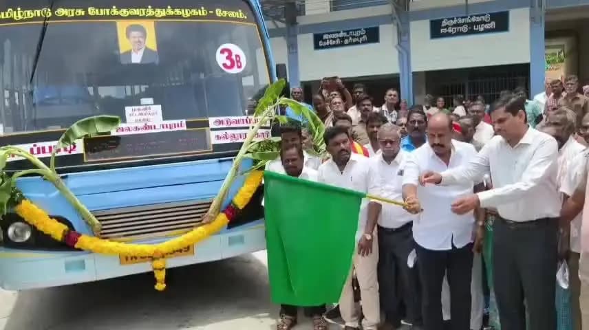 எடப்பாடி: பேருந்து நிலையத்தில் கிராமப் பகுதிகளுக்கு செல்லும் புதிய வழித்தட இரண்டு அரசு நகரப் பேருந்துபோக்குவரத்து துறை அமைச்சர் துவக்கி வைத்தார்