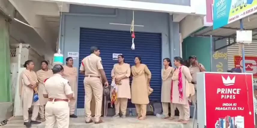 తుని: దాడిశెట్టి రాజా నివాసం వద్ద పోలీసుల హై అలర్ట్