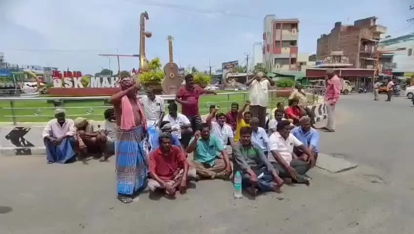 சேலம்: புது ரோடு ரவுண்டான பகுதியில் இரு தரப்பினர் சாலை மறியல் போராட்டம் போக்குவரத்து பாதிப்பு