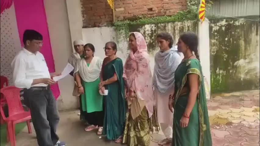 देवेंद्रनगर: सामुदायिक स्वास्थ्य केंद्र देवेन्द्रनगर में एएनएम संघ ने सीबीएमओ डॉ. अभिषेक जैन को सौंपा ज्ञापन