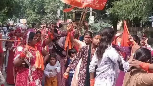 नैनवां: नैनवा में नीलकंठ महादेव मंदिर से पूजा-अर्चना के बाद निकाली गई भव्य कावड़ यात्रा