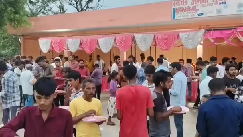 अमेठी: बाबा मुकुट नाथ धाम पर विशाल भंडारा, दो हजार से अधिक भक्तों ने ग्रहण किया प्रसाद