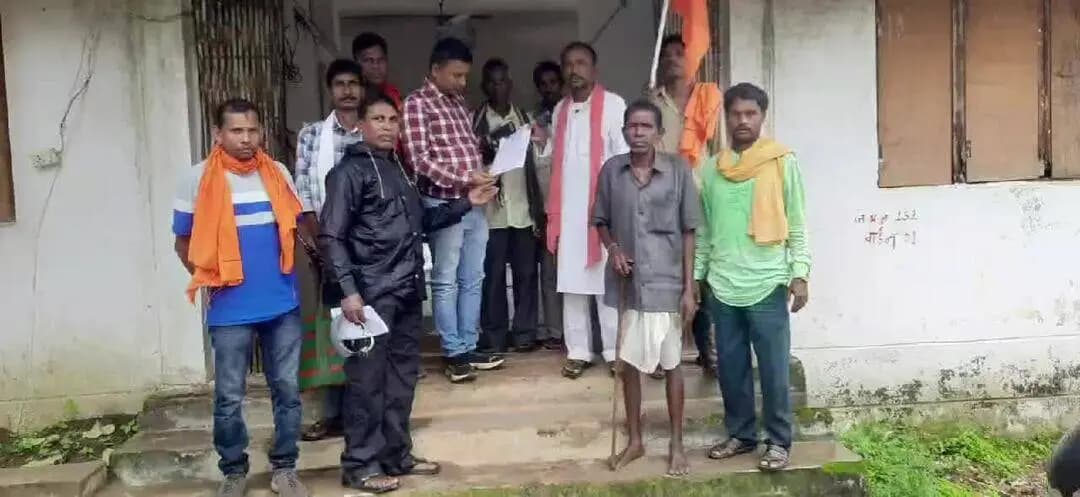 भानुप्रतापपुर: शाहकट्टा से आसुलखार तक सड़क निर्माण की मांग, शिवसेना ने सौंपा ज्ञापन