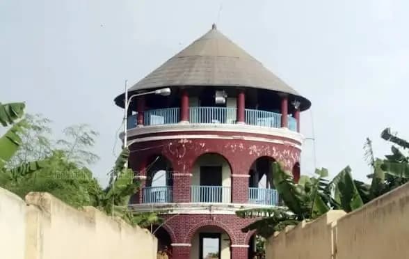 തിരുവനന്തപുരം: പൂജപ്പുര സെന്ട്രല് ജയിലില് ഓണാഘോഷ സമയത്ത് ഡിജെ പാർട്ടിക്കിടെ കയ്യാങ്കളിയോടുകൂടിയ സംഘര്ഷം
