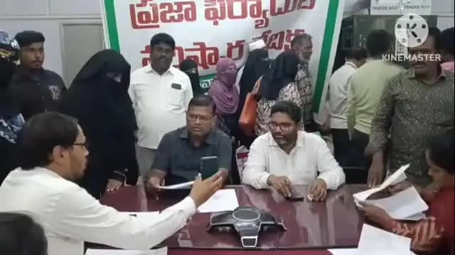 హిందూపూర్: హిందూపురం మున్సిపల్ కార్యాలయంలో SIR నోటీసుల విచారణ ప్రక్రియను పరిశీలించిన జాయింట్ కలెక్టర్ అపూర్వ భరద్వాజ్.